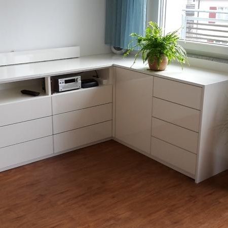 Wohnraummöbel